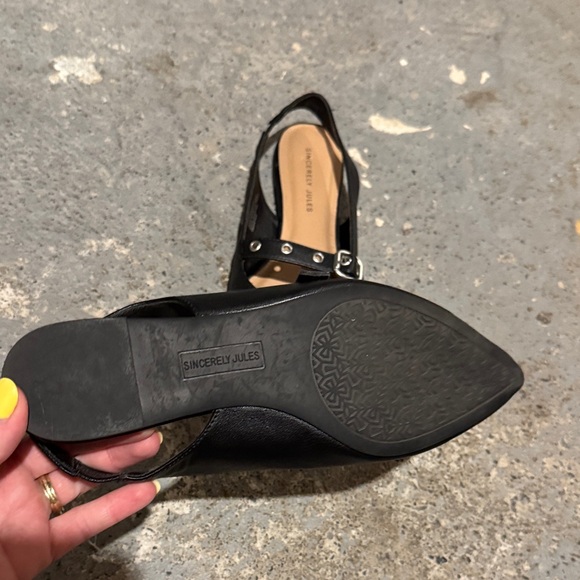 Sleek Black Flats - Picture 3 of 5